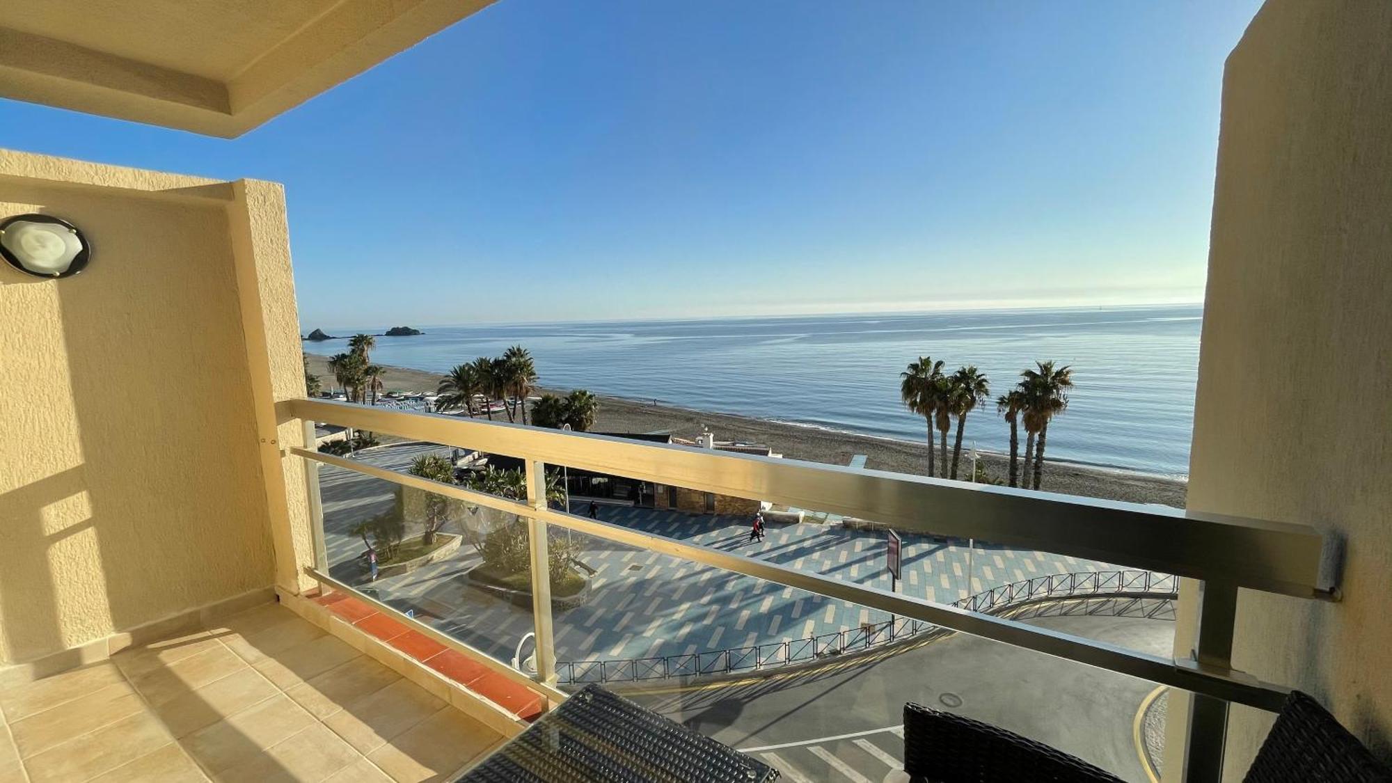 Apartahotel Chinasol Con Parking Y Desayuno Альмуньекар Экстерьер фото